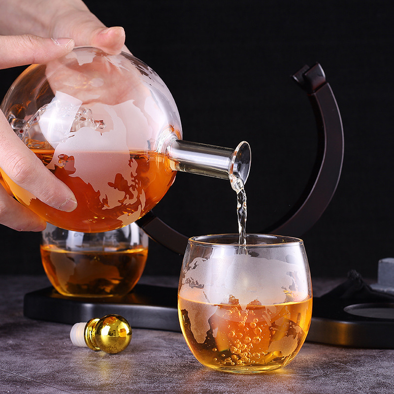 Zestaw kreatywnych karafek Glo – Decanter Globe Set recenzja i cena