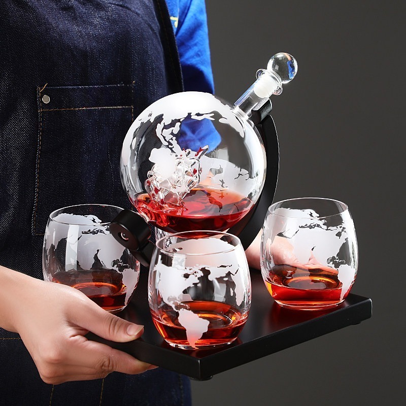 Dekoracyjny zestaw karafki do  – Decanter Globe Set recenzja i cena